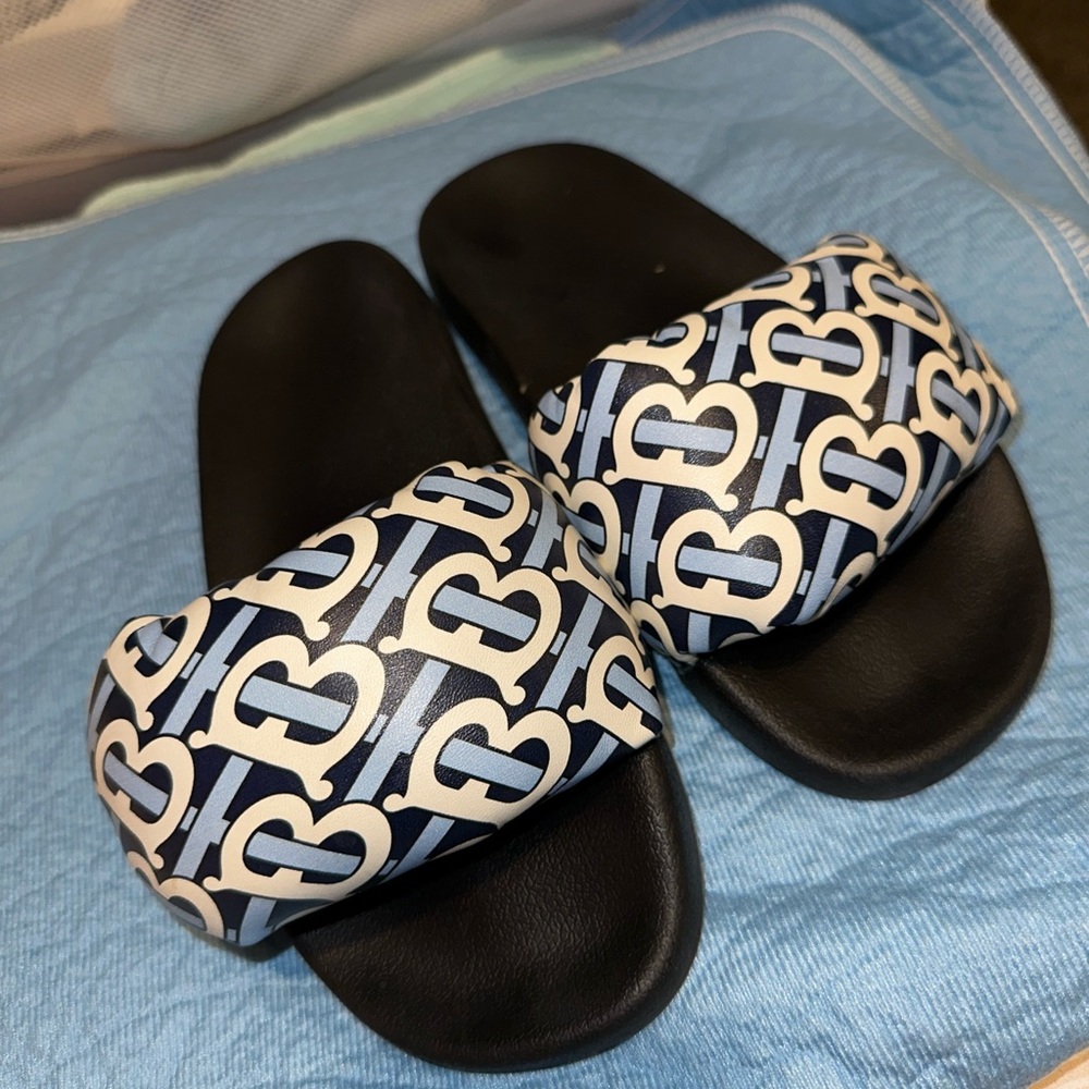 Burberry slides size 38